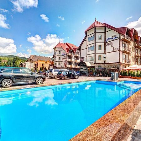 Milli & Jon Hotel Буковел Екстериор снимка